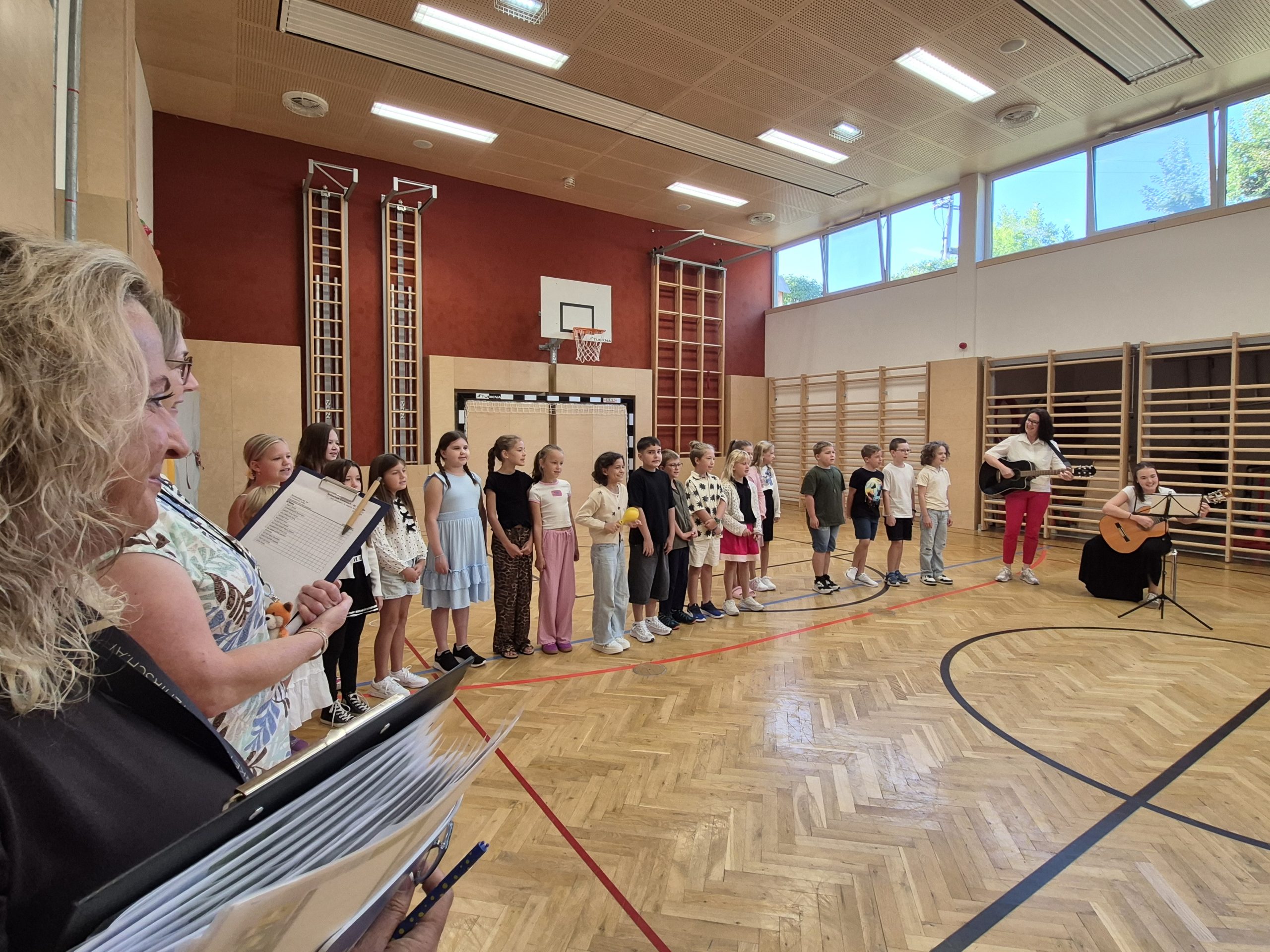 20260907_075911 4a singt für die Schulanfänger